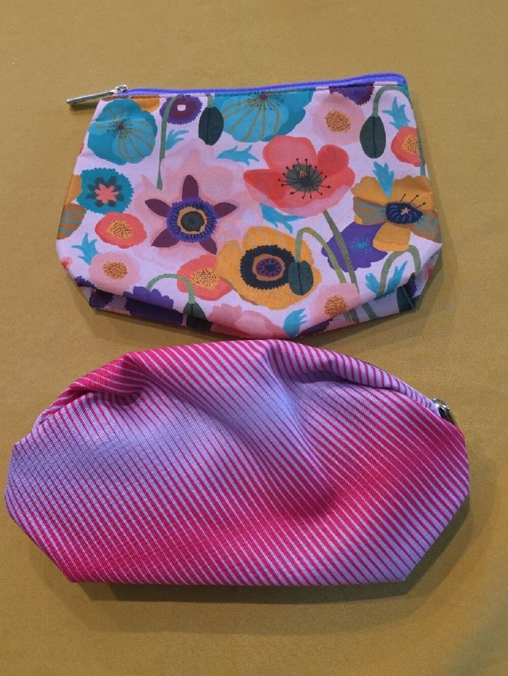 NEW Clinique 2-Pc Makeup Bag Set Freestanding Cosmetic Pouches NWT Bundle